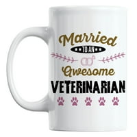 Oženjen nevjerojatnim veterinarom, bijelom keramičkom šalicom za kavu i čaj