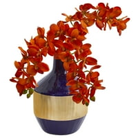 Gotovo prirodni falaenopsis orhideja umjetnog aranžmana u plavoj i zlatnoj dizajnerskoj vazi, zelena